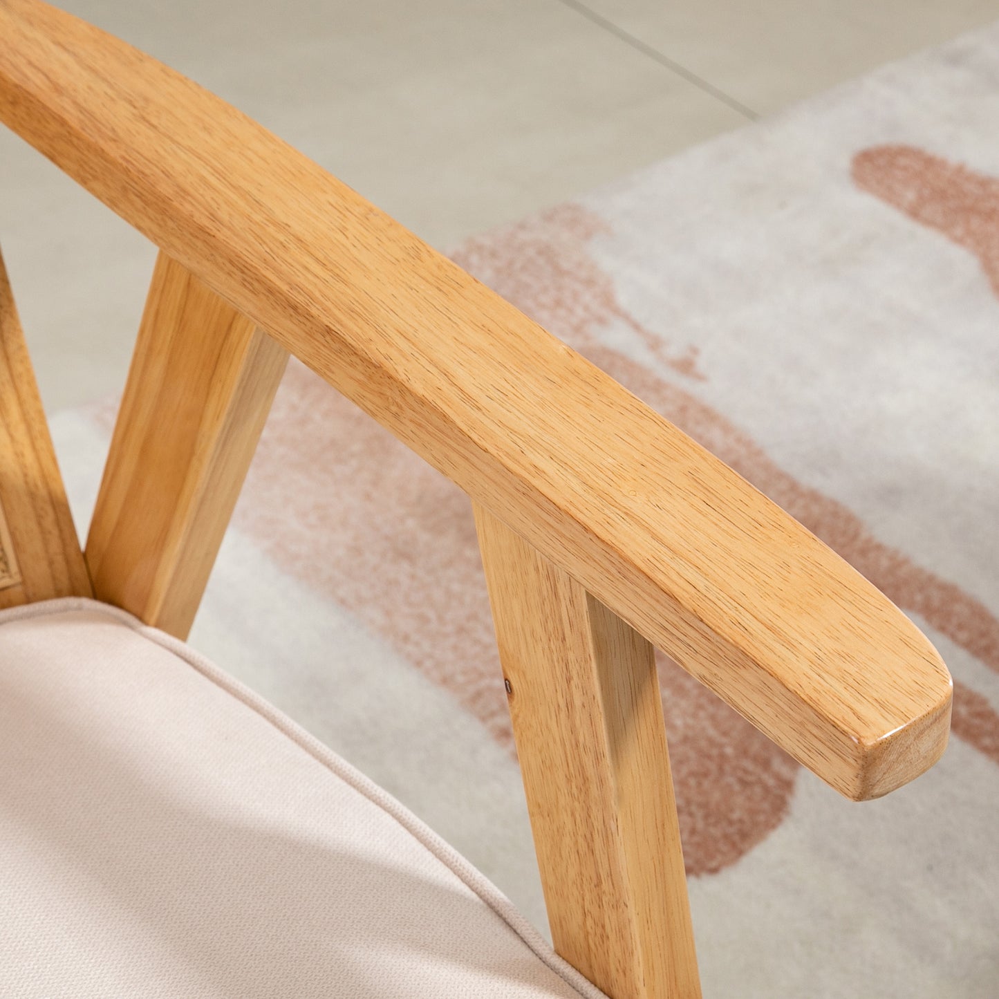 Sillón Lounge de estilo boho con respaldo de ratán y reposabrazos - Tapizado en tela con efecto lino y estructura de madera de caucho