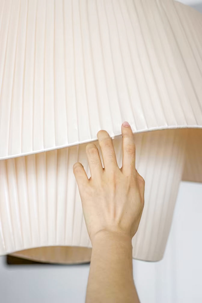 Lámpara colgante OLA de techo estilo francés – Pantalla de Tela Blanca y Estructura de Hierro – Disponible en 2 Tamaños y 3 Tonalidades de Luz LED