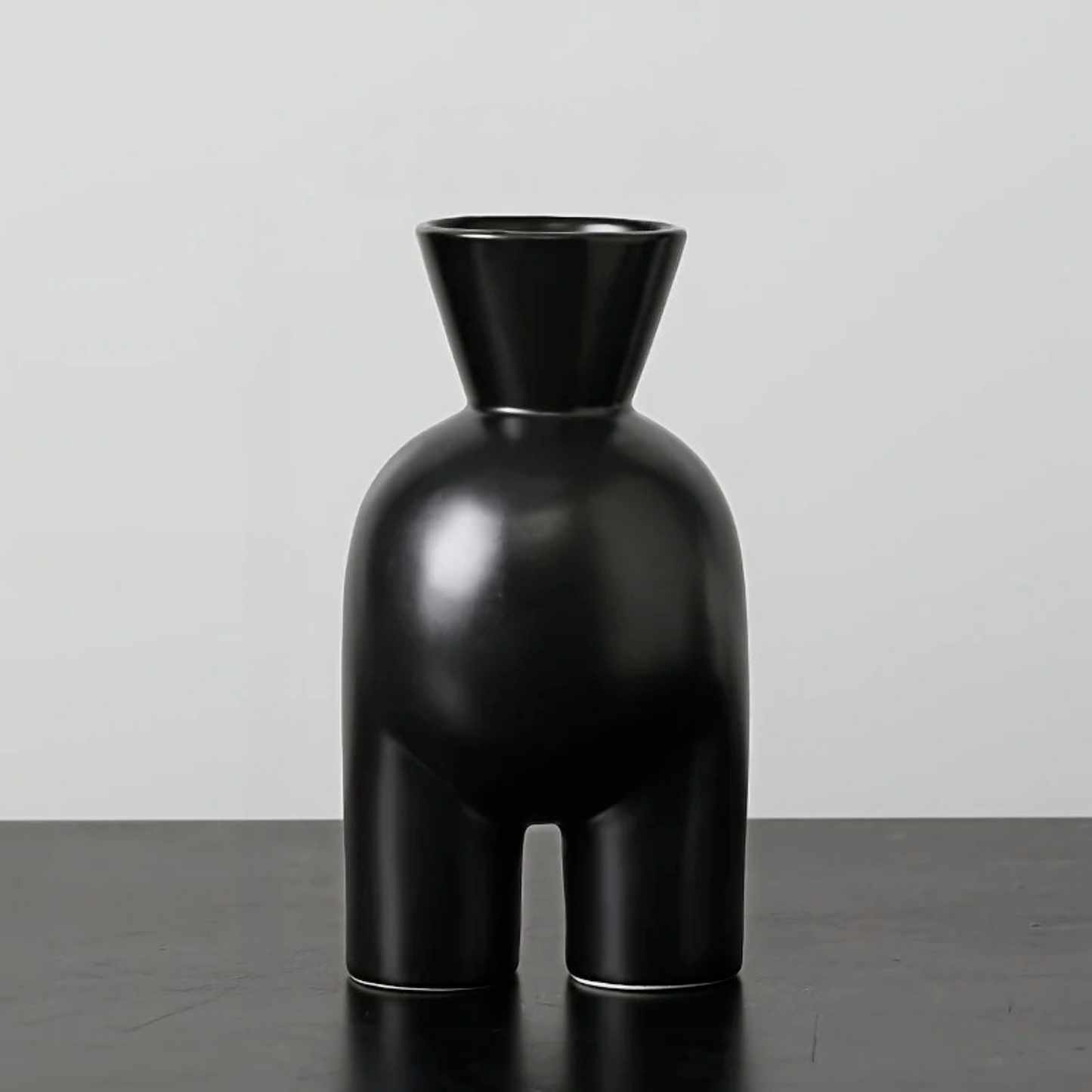 Jarrón decorativo de cerámica negro mate - Disponible en 2 formatos - Diseño de curvas suaves estilo Art Déco