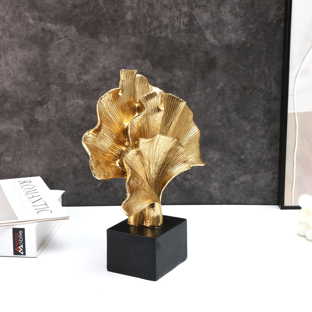 Escultura decorativa en resina - 3 Hojas de Ginkgo abstracta en dorado, arte elegante para interior