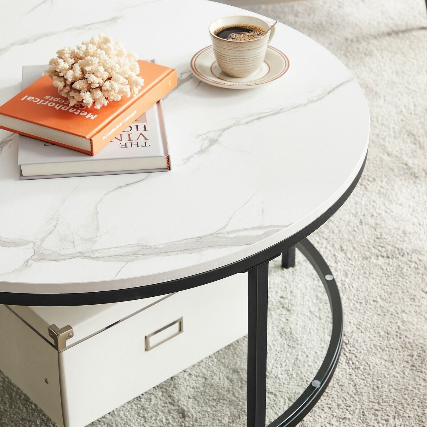 Mesa de centro redonda de estilo moderno disponible en tres variantes - Mármol de imitación, estante de vidrio templado y estructura metálica