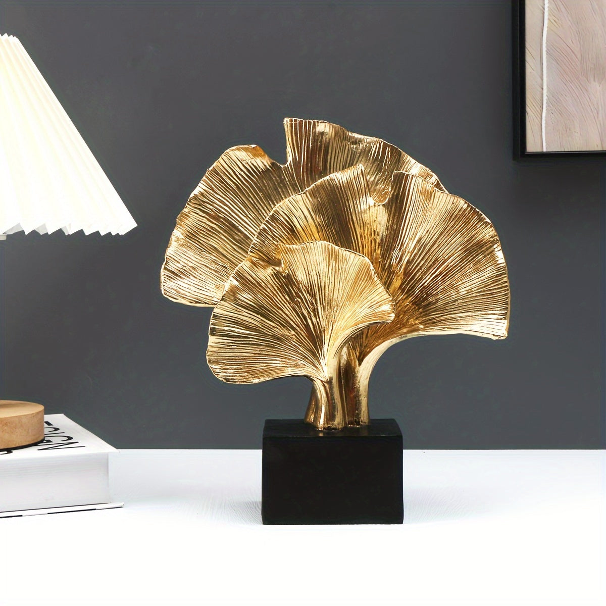 Escultura decorativa en resina - 3 Hojas de Ginkgo abstracta en dorado, arte elegante para interior