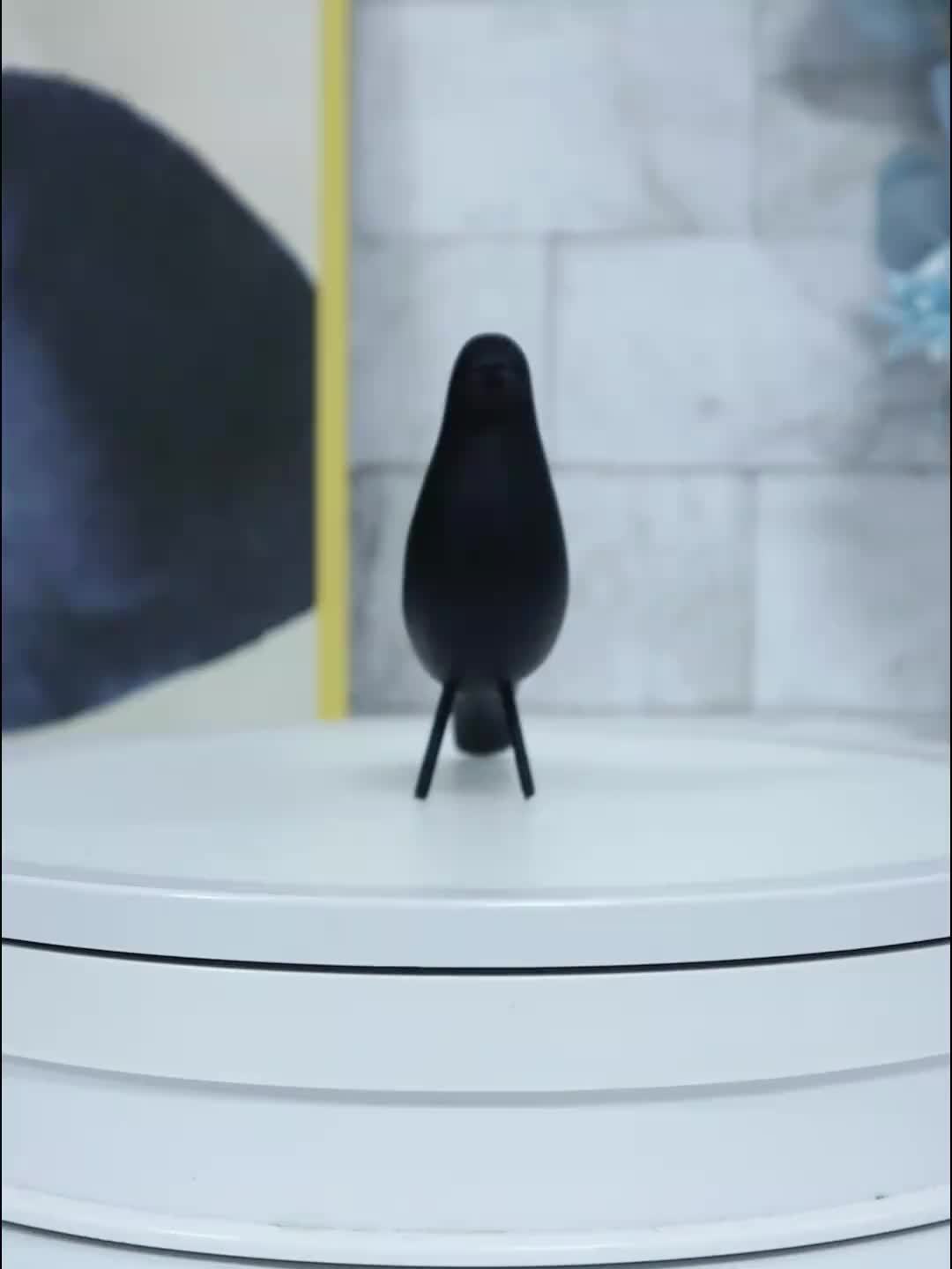 Escultura decorativa de ave moderna – Reproducción inspirada en las aves de los Eames, en resina ABS – Disponible en negro o marrón