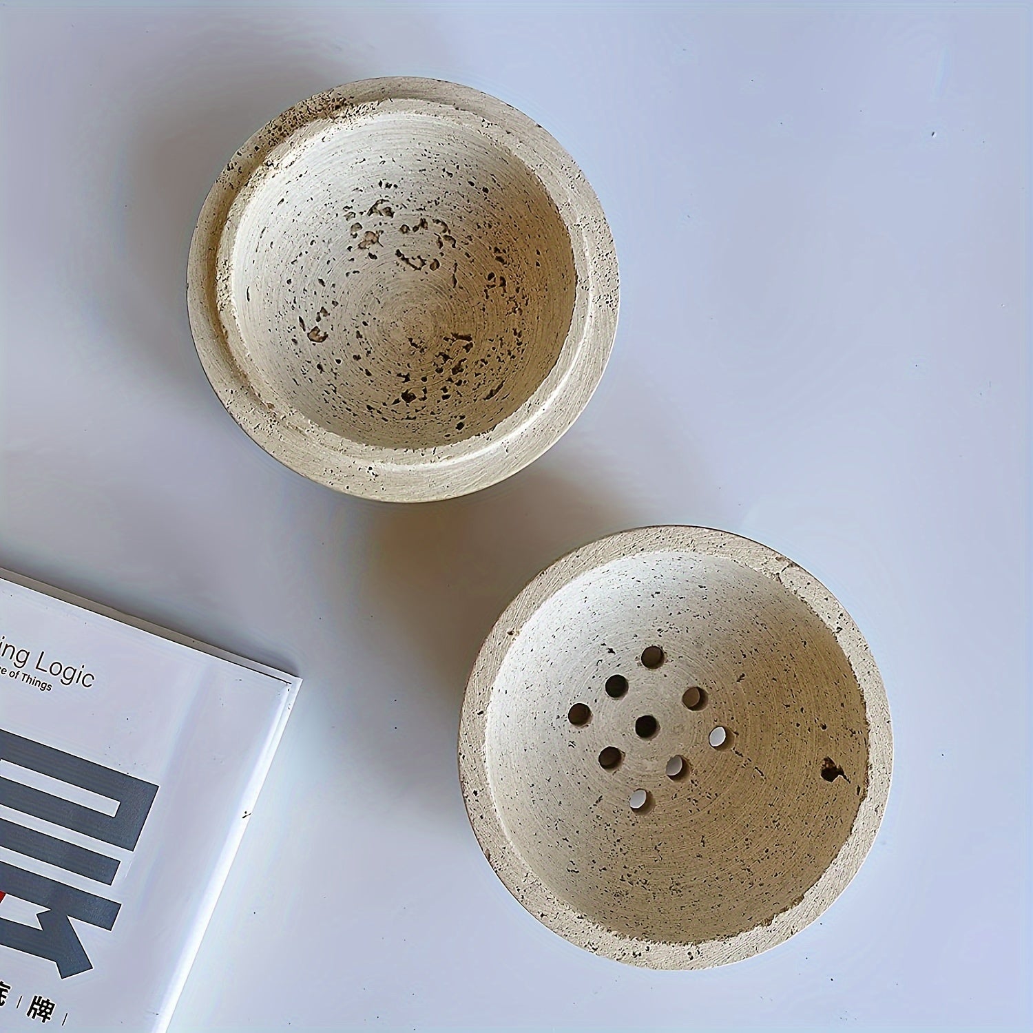 Porta Incienso de travertino natural y base de madera - Diseño esférico Hecho a Mano y base hexagonal