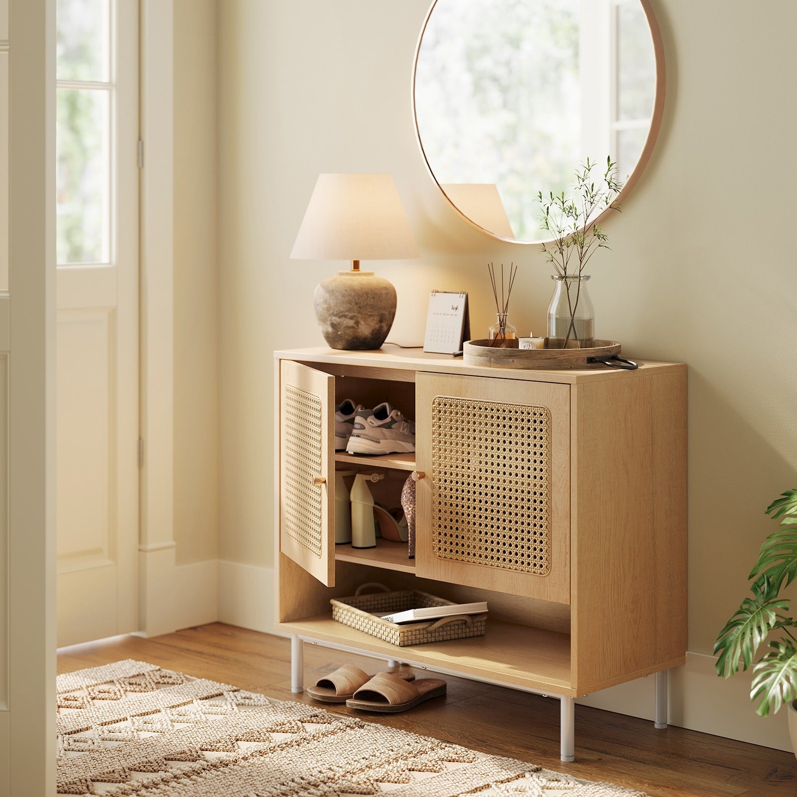 Zapatero de estilo boho con 3 niveles, puertas de ratán y estante ajustable - Madera y patas de acero