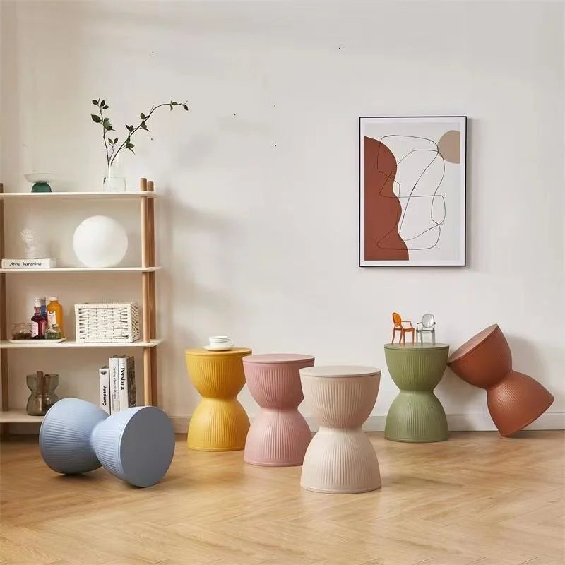 Mesa auxiliar o taburete diseño multifuncional en 10 colores - Diseño en forma de reloj de arena, plástico