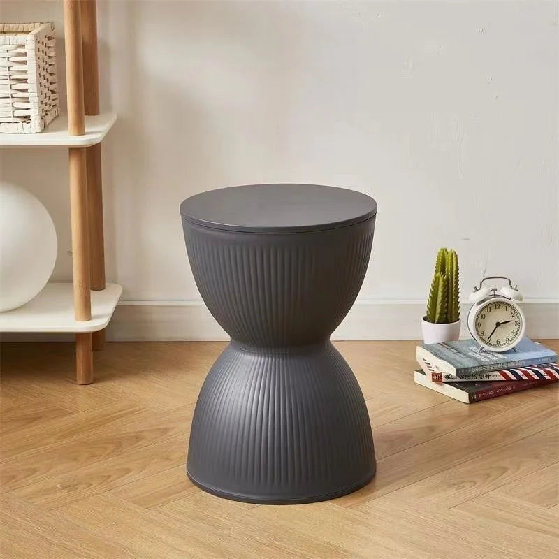 Mesa auxiliar o taburete diseño multifuncional en 10 colores - Diseño en forma de reloj de arena, plástico
