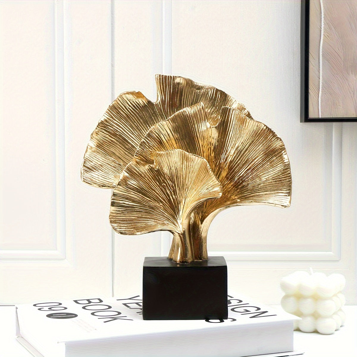 Escultura decorativa en resina - 3 Hojas de Ginkgo abstracta en dorado, arte elegante para interior